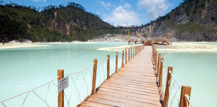 natural-wonder-kawah-putih-2