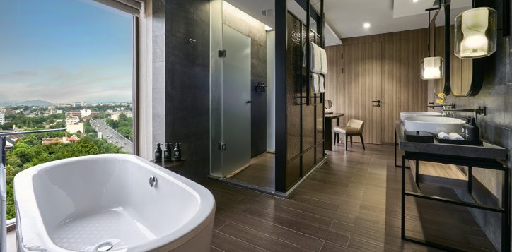 junior-suite-bathroom-2-2