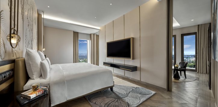 pb-grand-suite-bedroom-2-2