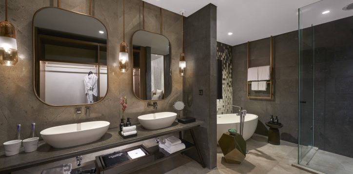 pullman-bg-grand-suite-bathroom-1-2
